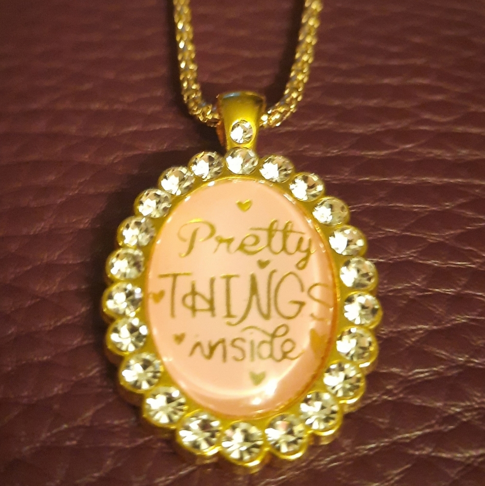🎀Pretty Things Inside💎Oval Crystal Necklace🎀